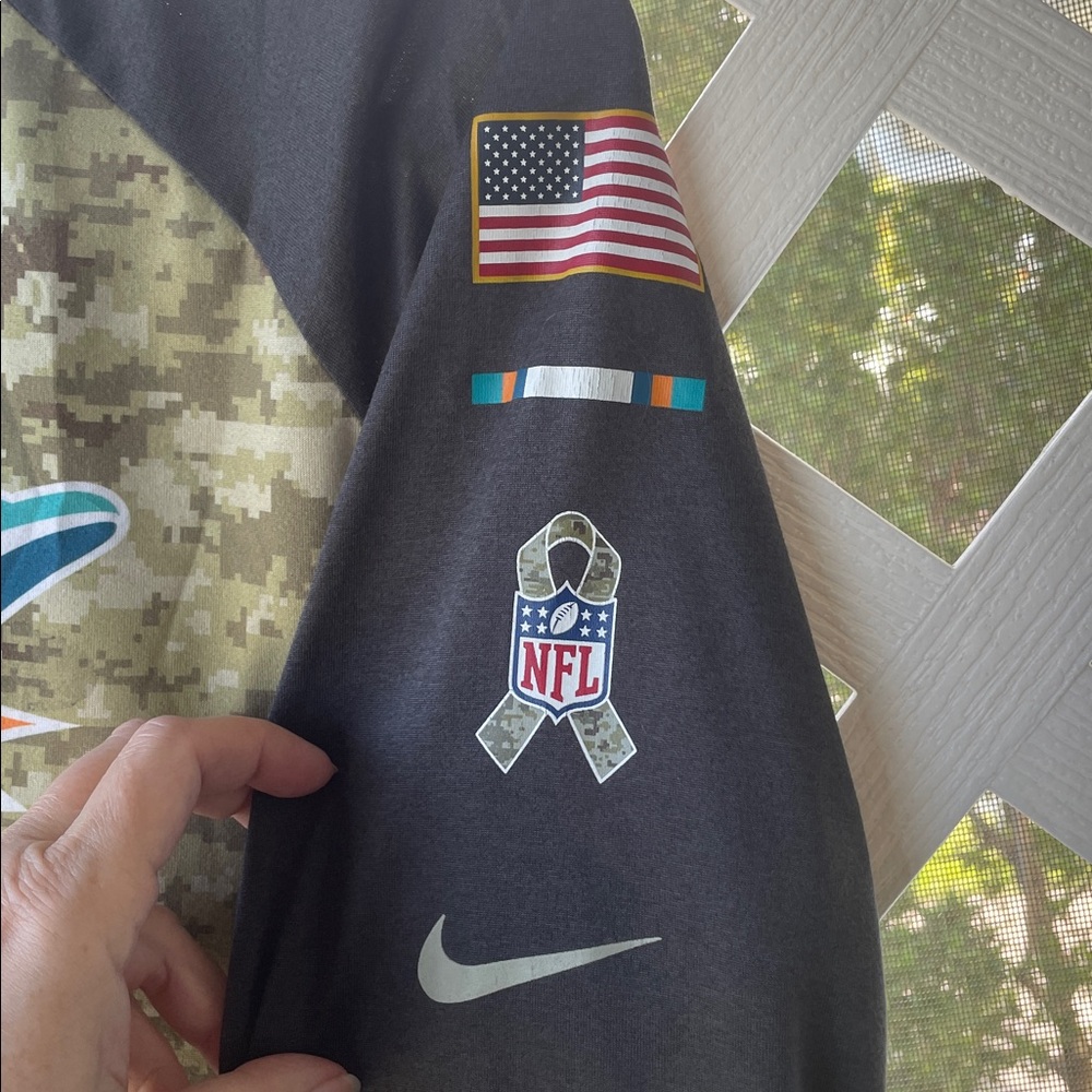 Nike Miami Dolphins ‘Salute To Service’ Sideline Legend Performance T-Shirt - Picture 5 of 8